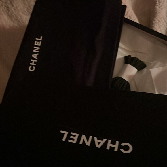 Chanel
Chanel Blue Suede CC Low Top Sneakers 39,5 - Picture 10 of 11